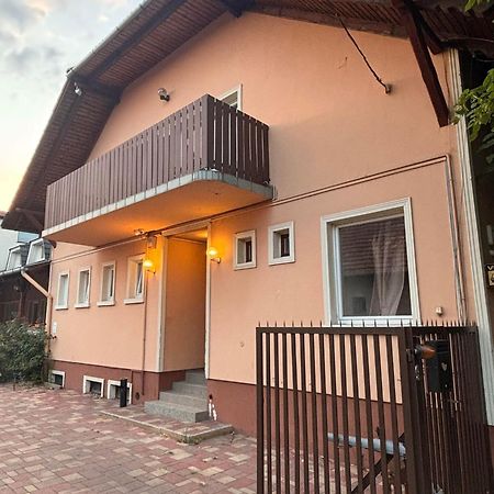 Airportmax Panzio Bed & Breakfast Vecses Exterior photo