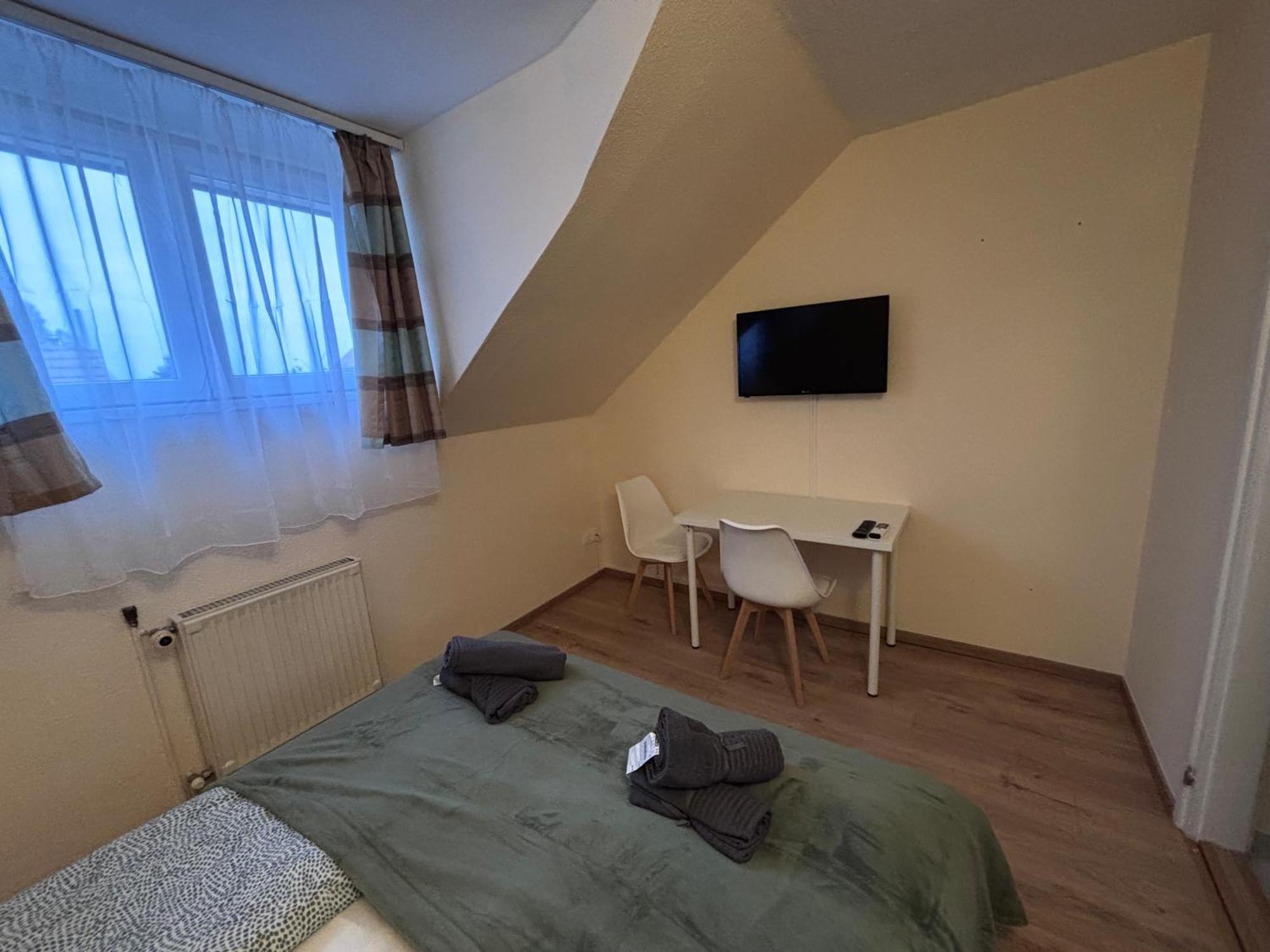 Airportmax Panzio Bed & Breakfast Vecses Exterior photo