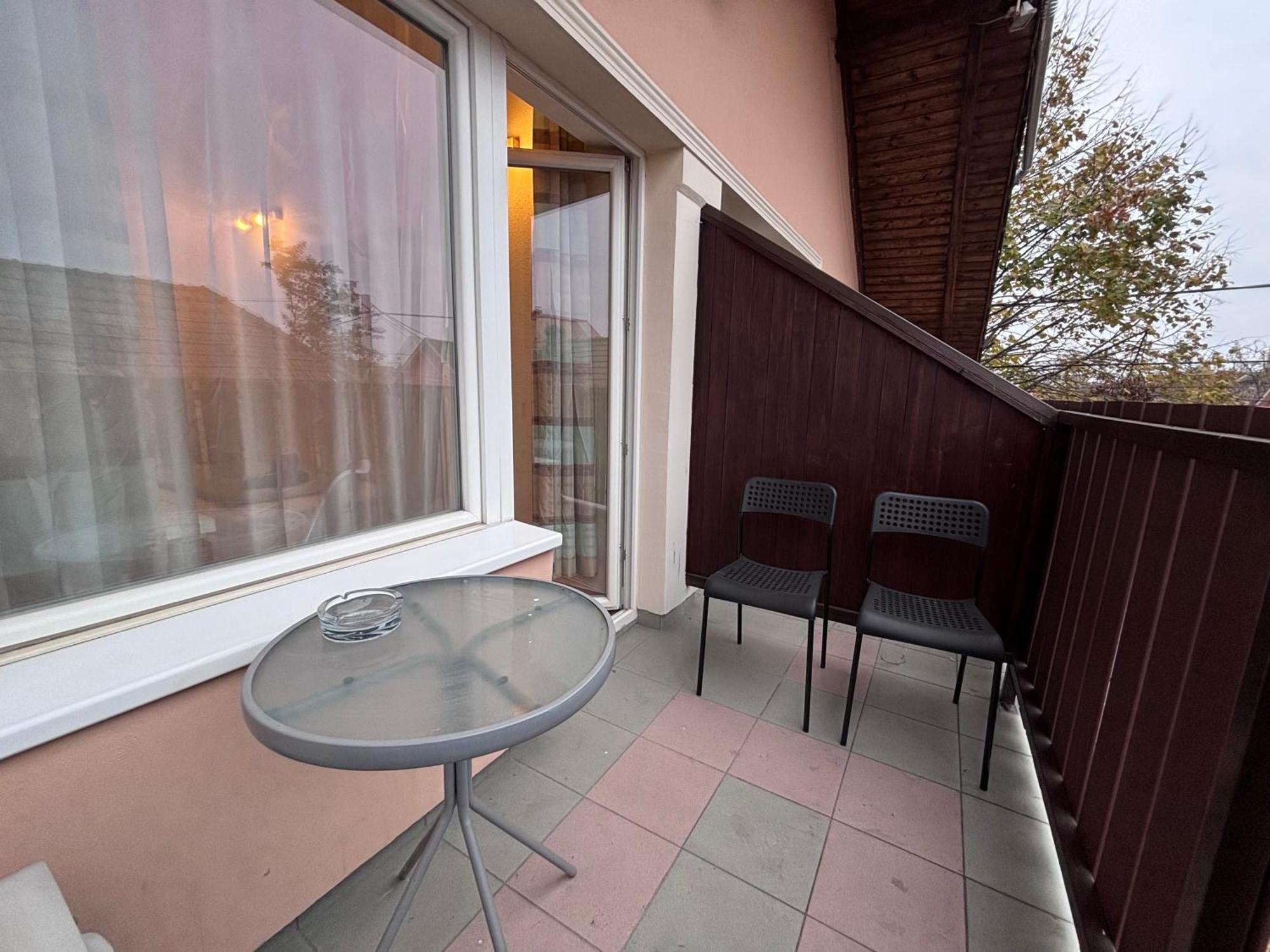 Airportmax Panzio Bed & Breakfast Vecses Exterior photo