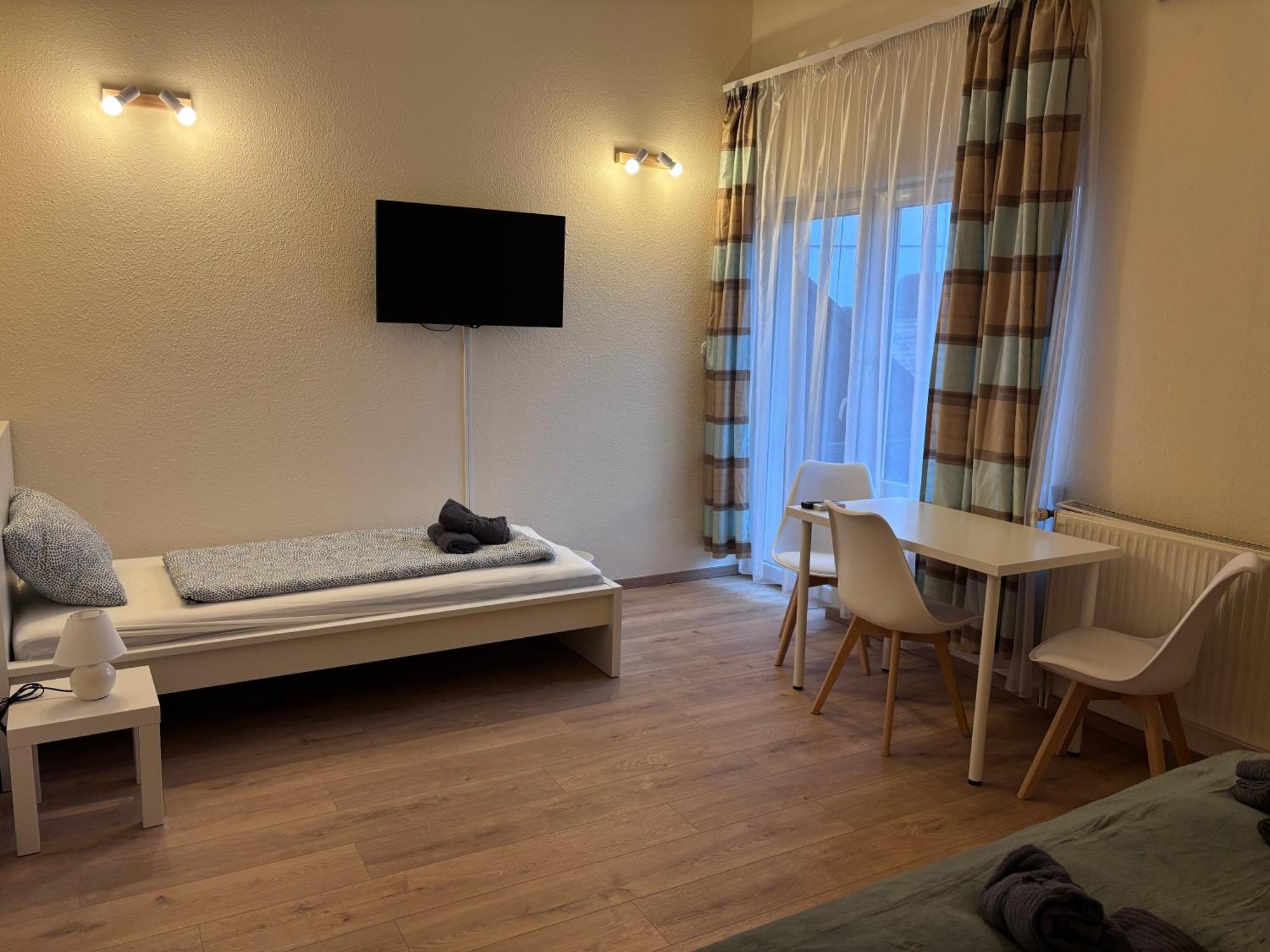Airportmax Panzio Bed & Breakfast Vecses Exterior photo