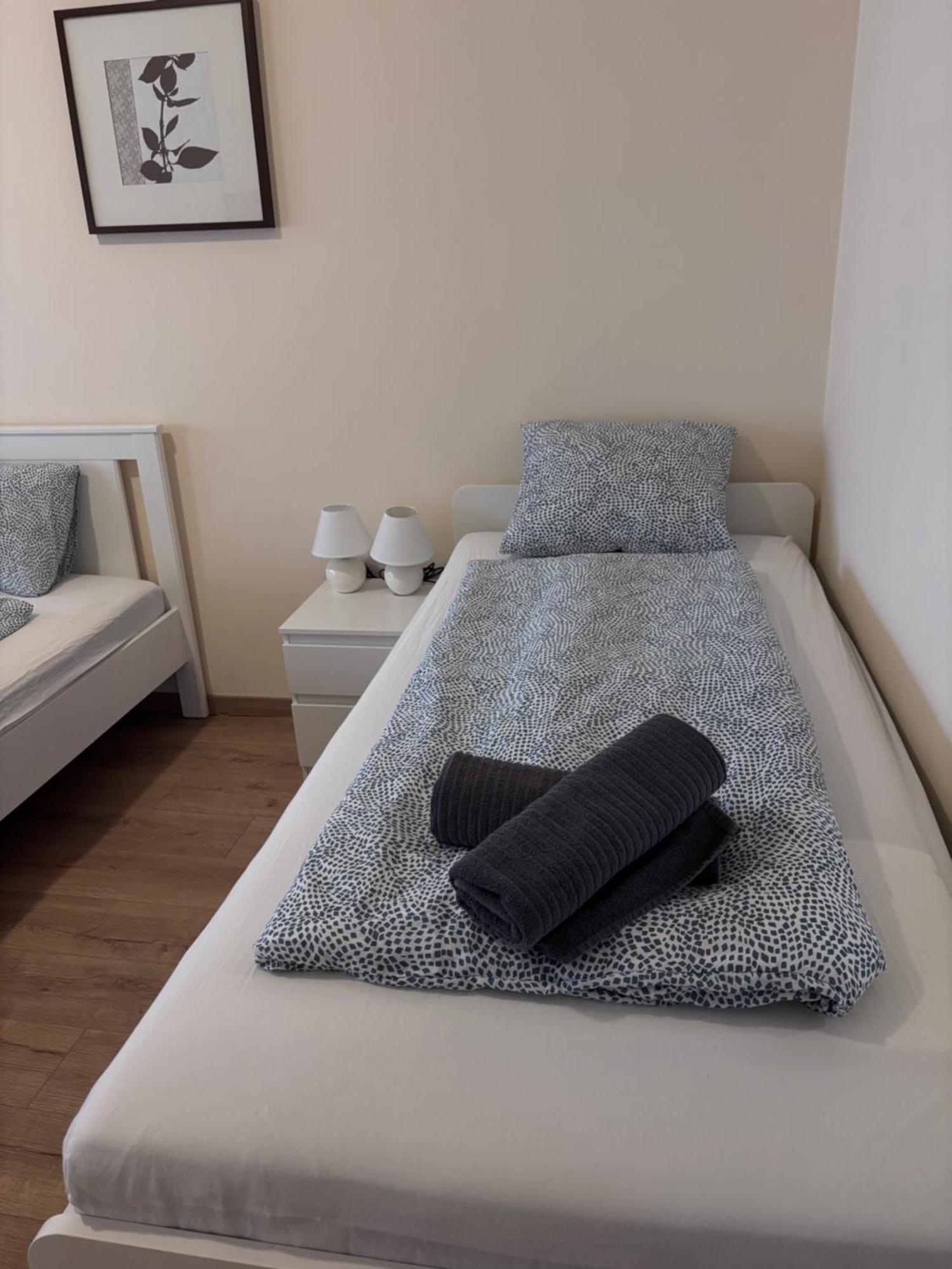 Airportmax Panzio Bed & Breakfast Vecses Exterior photo