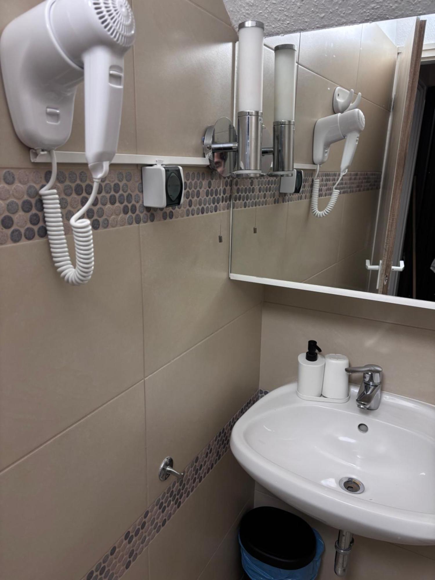 Airportmax Panzio Bed & Breakfast Vecses Exterior photo
