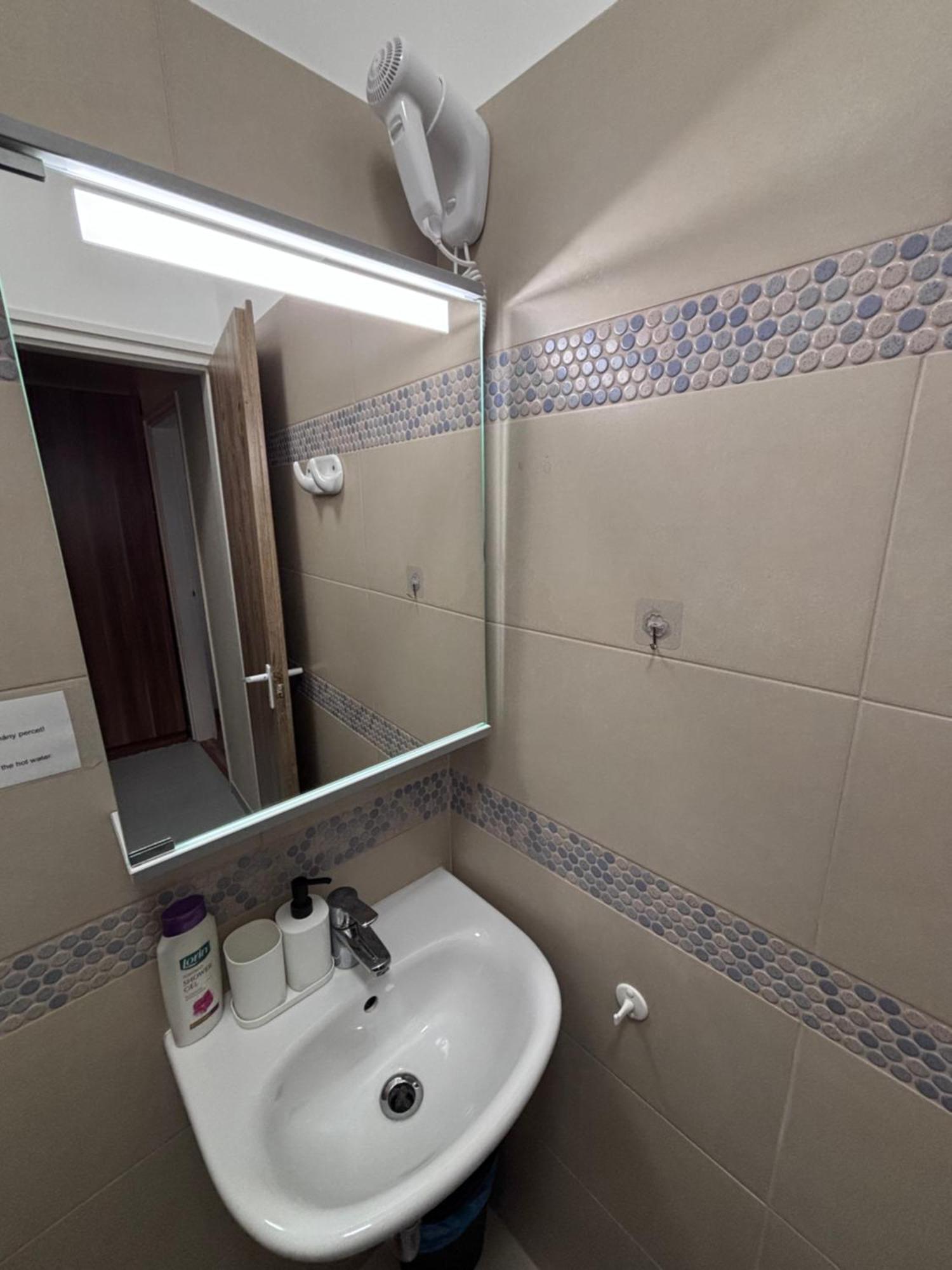 Airportmax Panzio Bed & Breakfast Vecses Exterior photo