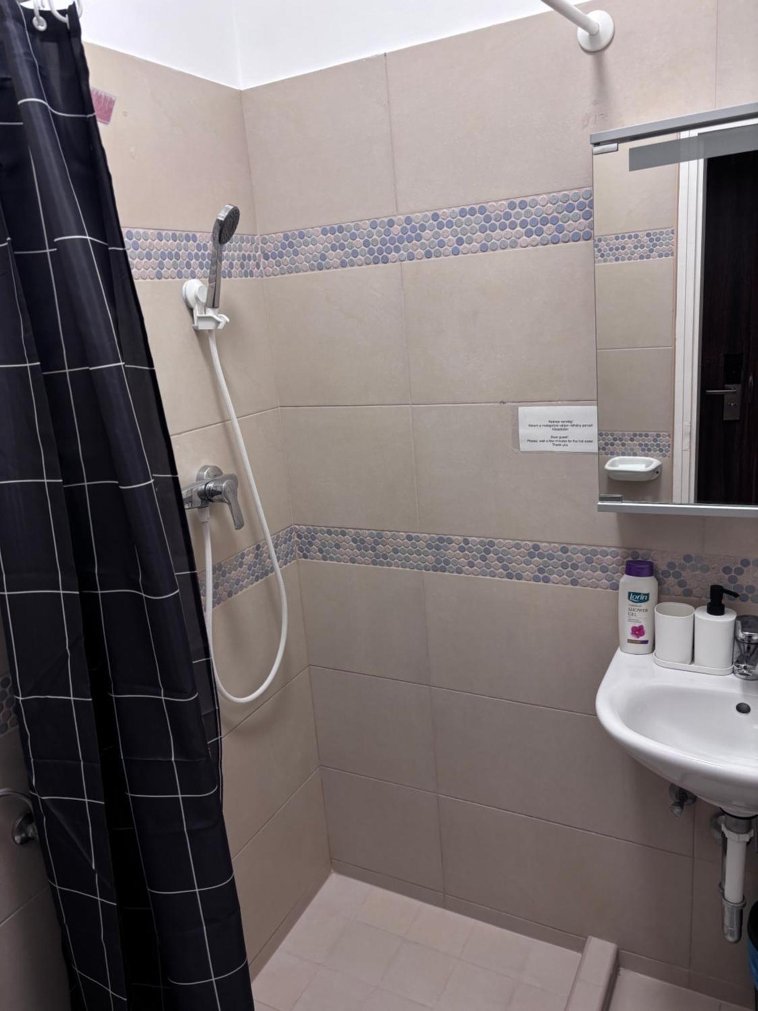 Airportmax Panzio Bed & Breakfast Vecses Exterior photo