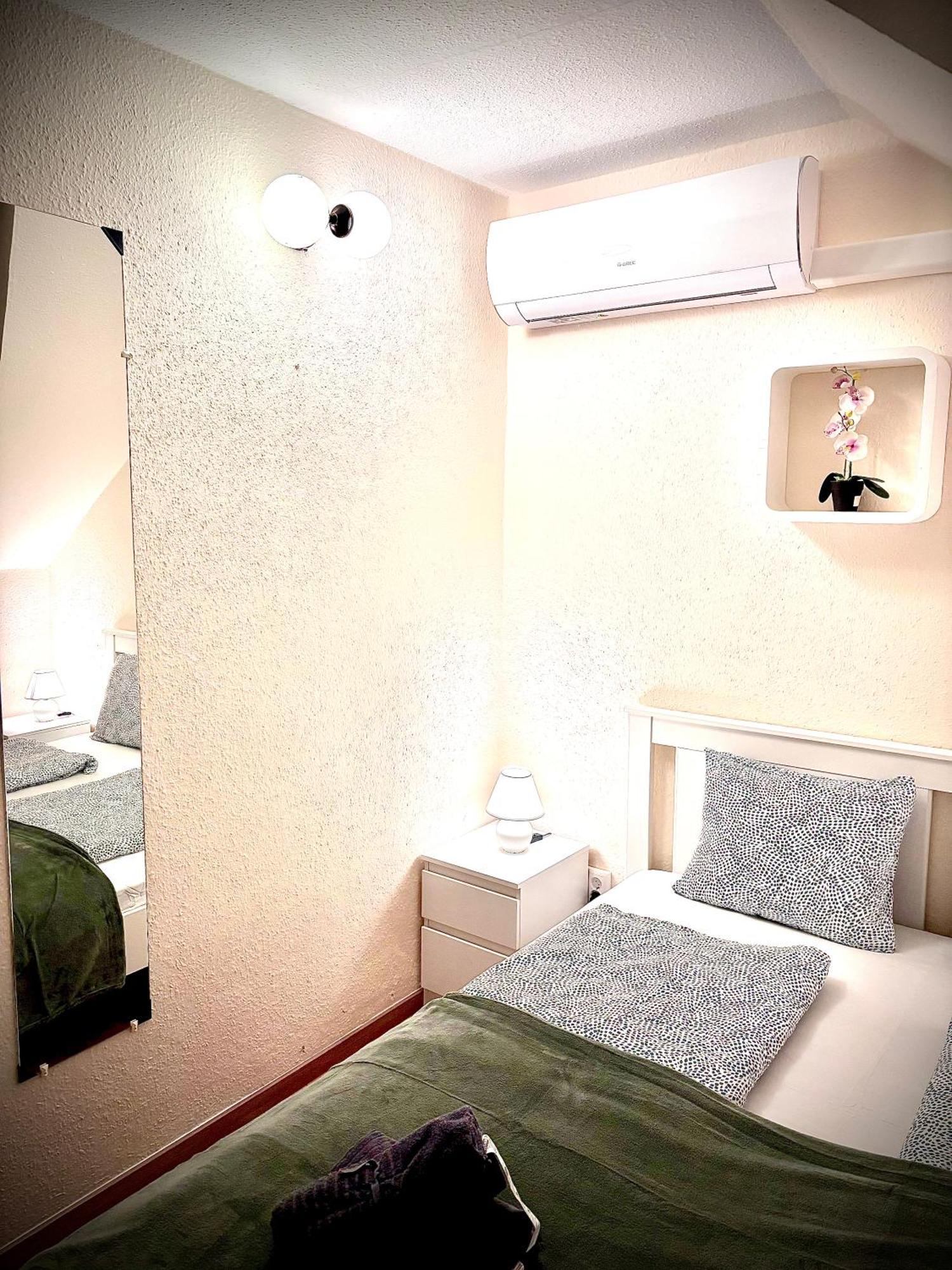 Airportmax Panzio Bed & Breakfast Vecses Exterior photo