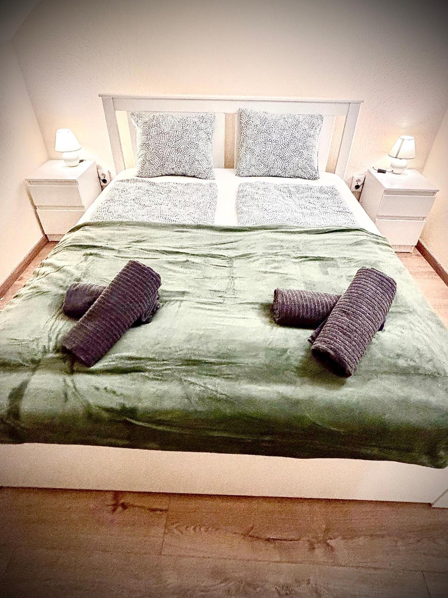 Airportmax Panzio Bed & Breakfast Vecses Exterior photo