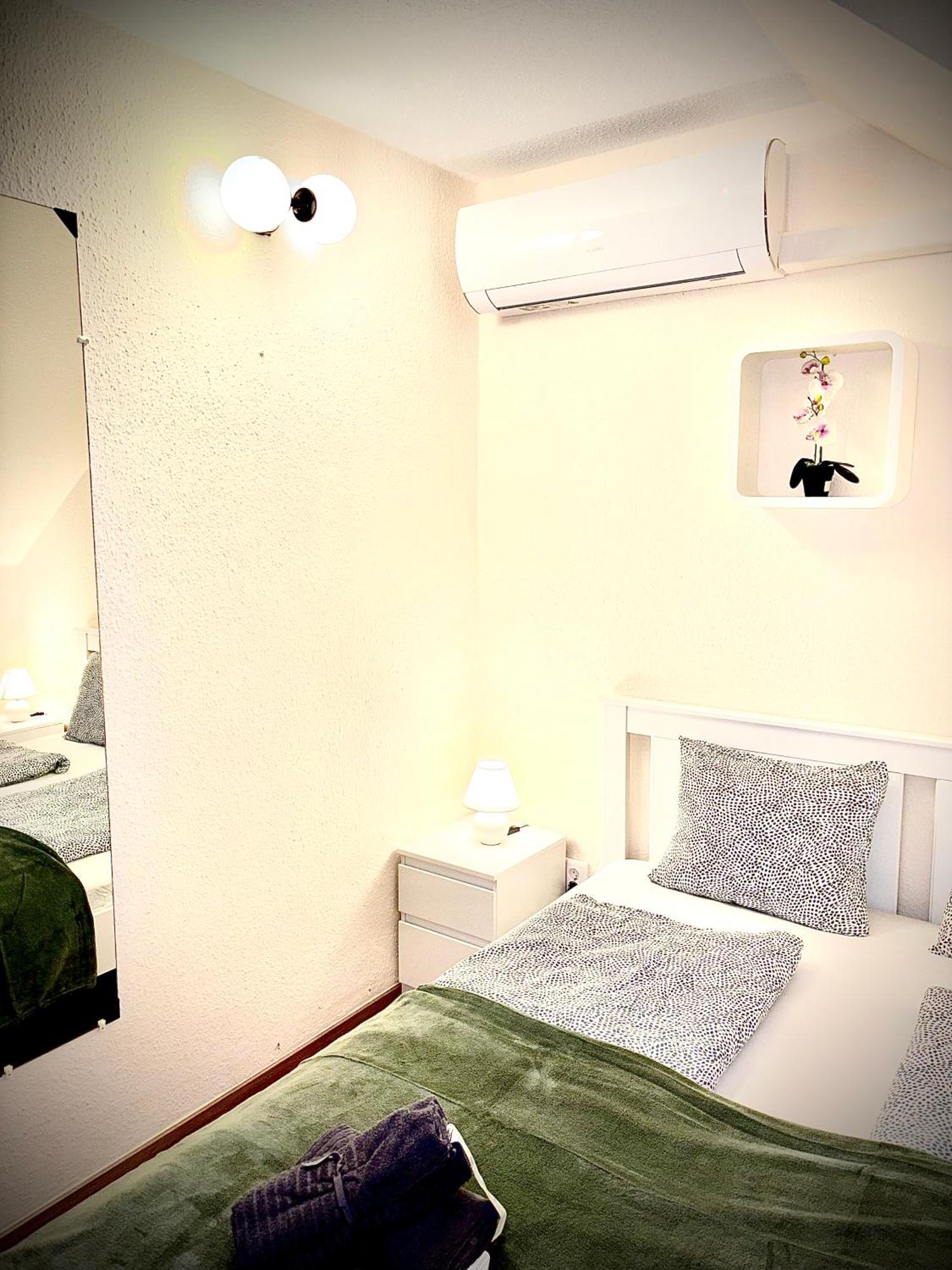 Airportmax Panzio Bed & Breakfast Vecses Exterior photo