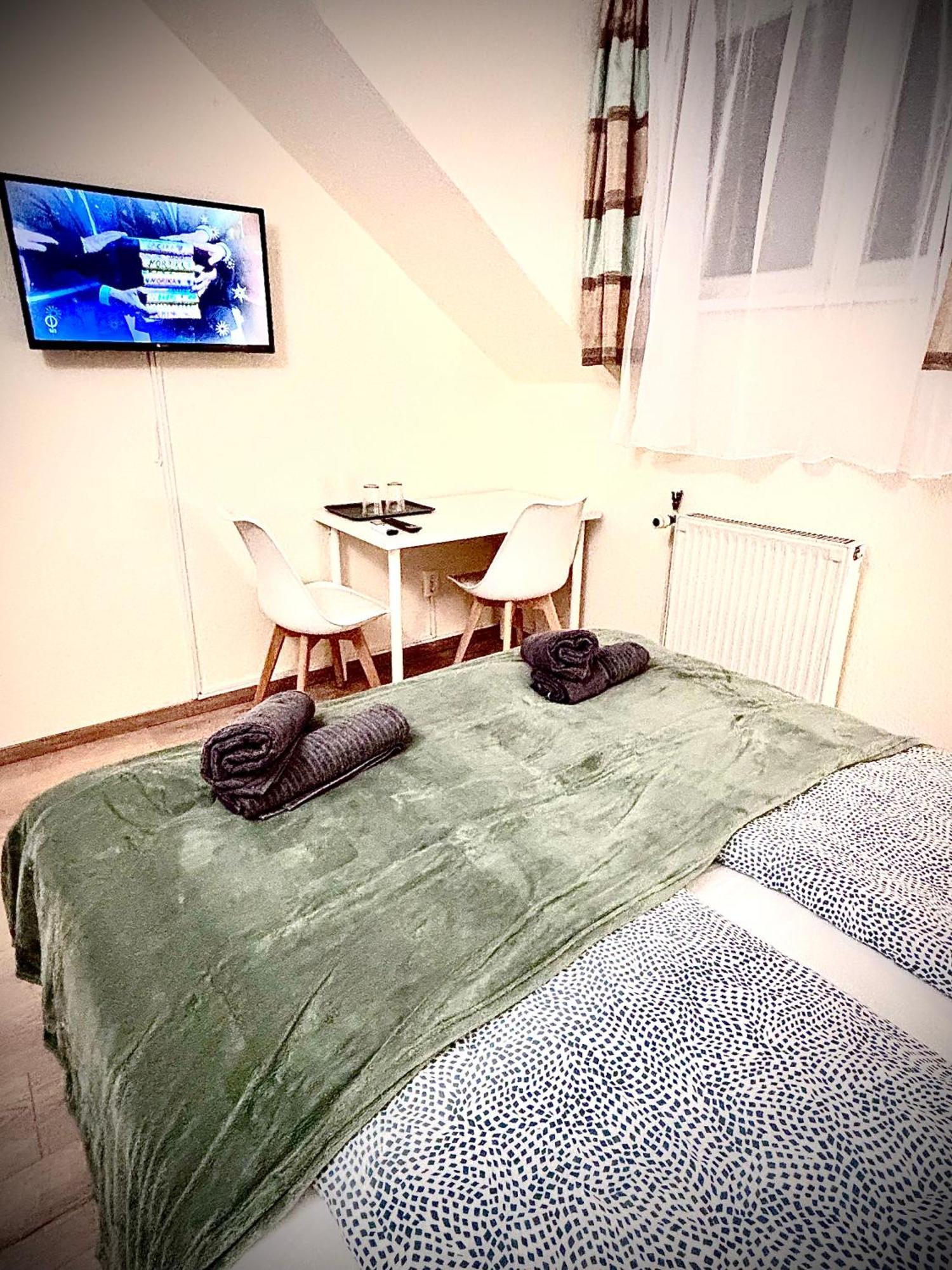 Airportmax Panzio Bed & Breakfast Vecses Exterior photo