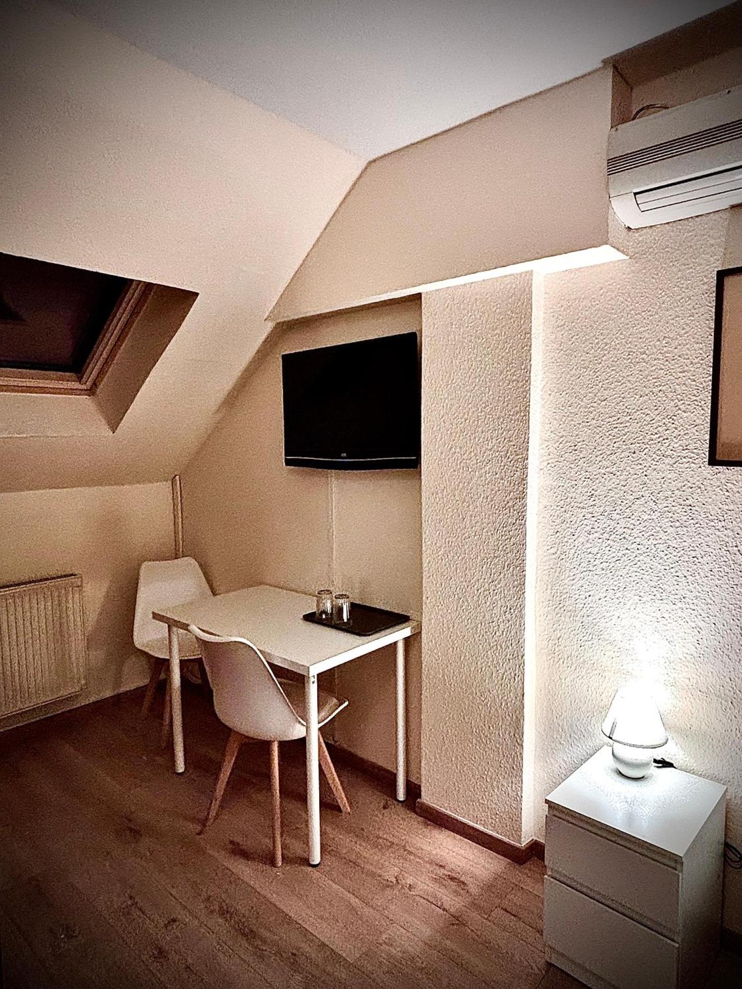 Airportmax Panzio Bed & Breakfast Vecses Exterior photo